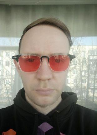 Стильные очки с красными линзами4 фото
