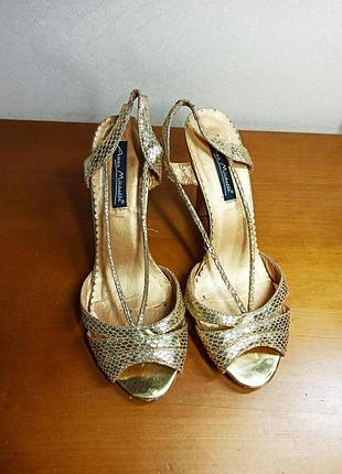 Яскраві блискучі босоніжки літні туфлі золото кожзам
