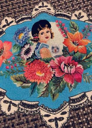 Дизайнерська антиквариатная картина вишивка гладдю "діва в квітах"2 фото