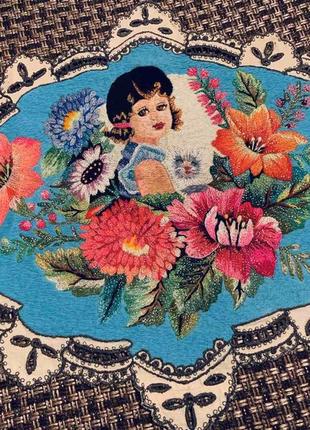 Дизайнерська антиквариатная картина вишивка гладдю "діва в квітах"3 фото