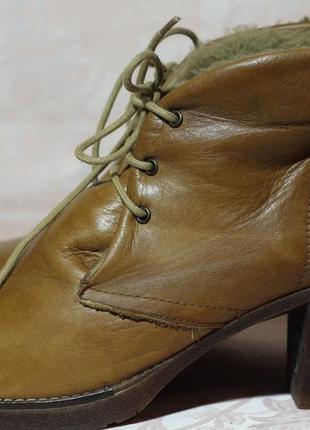 Шикарные кожаные ботинки, ботильны на меху 39 испания