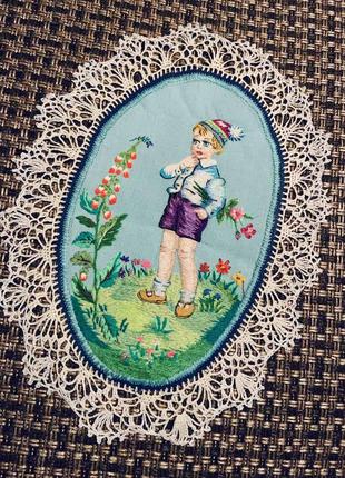 Дизайнерская антиквариатная картина вышивка гладью "мальчик с цветами"