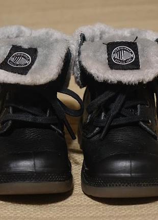 Чудові фірмові утеплені чорні шкіряні черевички palladium pampa 20 р.
