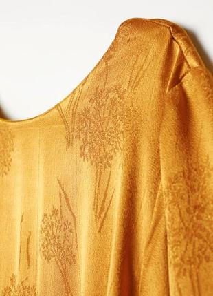 Золотое атласное платье жаккард4 фото
