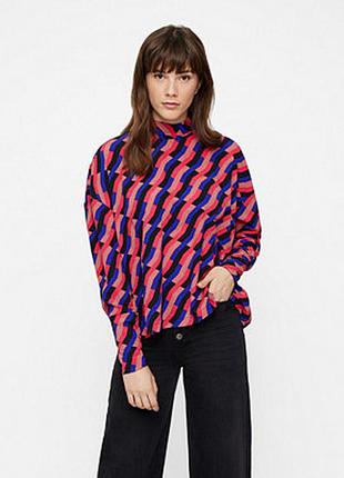 Яркая рубашка блуза с бантом на спине