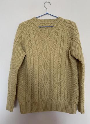 Песочный свитер сложной вязки