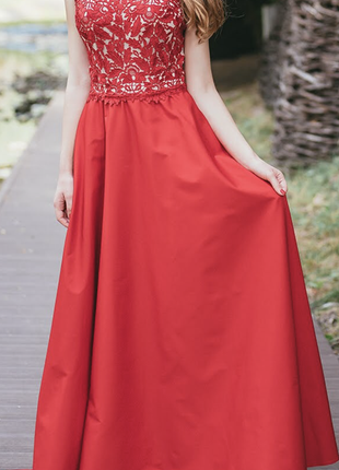 Выпускное платье красного цвета со шлейфом2 фото