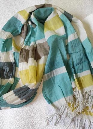 Стильний, легкий, широкий, смугастий шарф-палантин з китицями4 фото