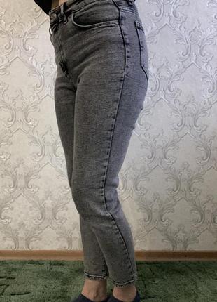 Сірі джинси mom