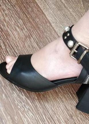 Продам женские летние кожанные босоножки на каблуках vitto rossi4 фото