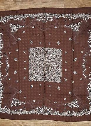 Шелковый платок в винтажном стиле.