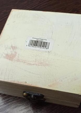 "потрепанная" коробка с верхом из плитки с цветочным рисунком (шкатулка)