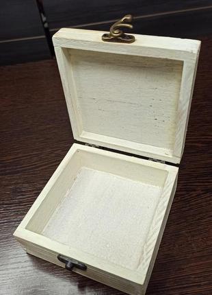 "потрепанная" коробка с верхом из плитки с цветочным рисунком (шкатулка)2 фото