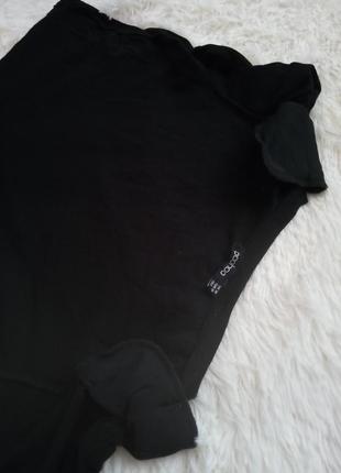 Чорна футболка з принтом"great personality" з підплічниками8 фото