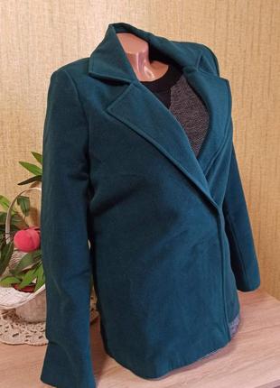 Отличное пальто, пиджак изумрудного цвета2 фото