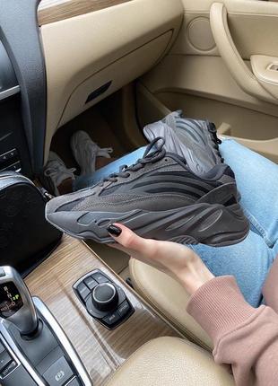 Кроссовки yeezy 700 black2 фото