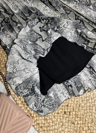 Стильная юбка плиссе с анималистичным принтом2 фото