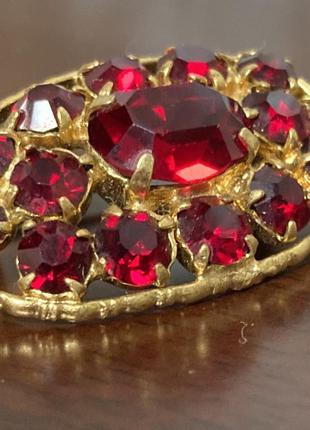 Мини брошь. чехословакия. гранатовое стекло