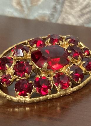 Мини брошь. чехословакия. гранатовое стекло