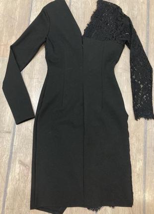 Стильное вечернее чёрное платье с открытым гипюровым плечом8 фото
