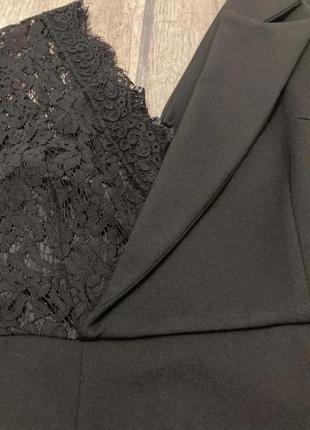 Стильное вечернее чёрное платье с открытым гипюровым плечом6 фото