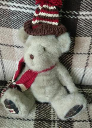 Гарненька м'яка іграшка