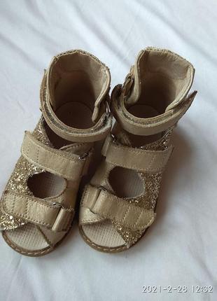 Ортопедические босоножки