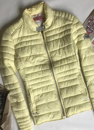 Легкая стёганная куртка лимонного 🍋 цвета frieda&freddies.6 фото