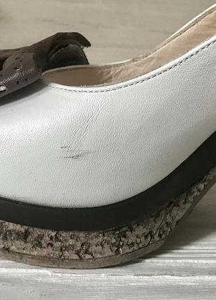 Кожаные босоножки alpino на каблуке р-р 40