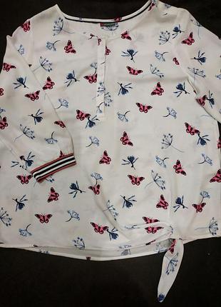 Відмінна блузка.