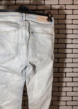 Світло-блакитні джинси з потертостями h&m5 фото