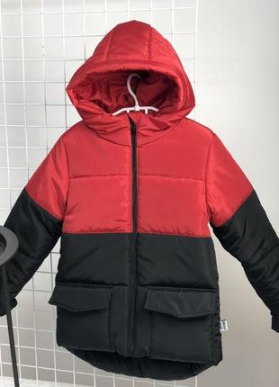 Демісезонна куртка з об’ємними кишеньками два кольори на флісі3 фото