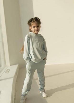 Трикотажний костюм на весну ніжний колір