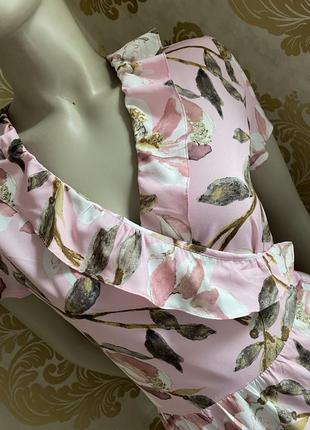 Супер актуальное миди платье на запах в цветочный принт с воланами2 фото