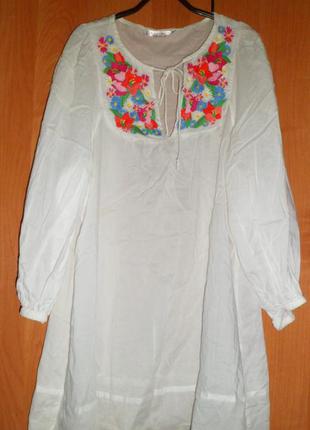 Туніка з вишивкою.