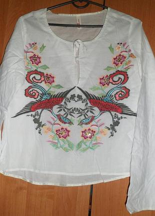 Блузка з вишивкою