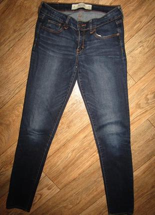 Зауженные джинсы р-р с-26 бренд abercrombie&fitch