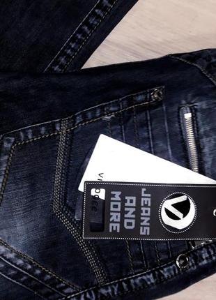 Классические базовые джинсы прямого кроя9 фото