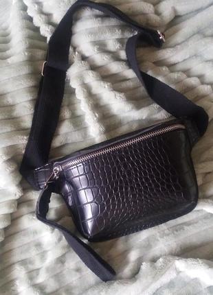 Компактная сумочка кроссбоди (черная)10 фото