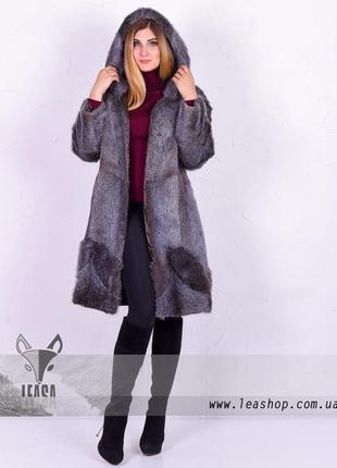 Серебристая шуба из нутрии со вставками