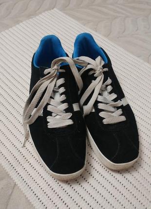 Классные замшевые кеды restime