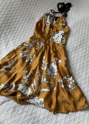 Шикарное горчичное платье в цветы