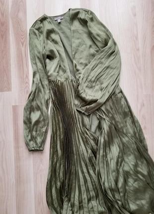 Шелковое миди платье плиссе на запах оливковое нарядное платье плиссированное на запах h&m8 фото