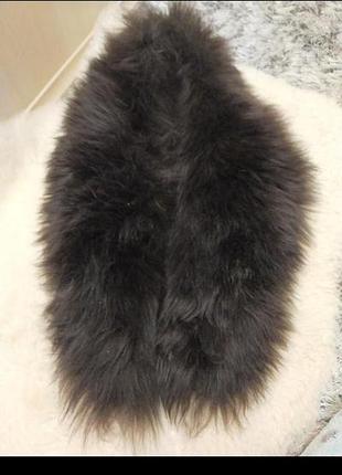 Натуральный воротник, мех ламы на подкладке.