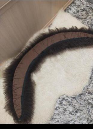 Натуральный воротник, мех ламы на подкладке.