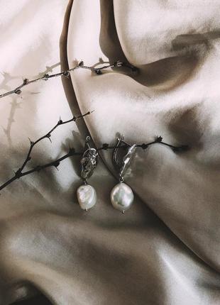 Срібні сережки з перлинами бароко