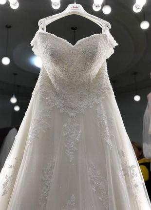 Очень красивое свадебное платье пышных форм4 фото