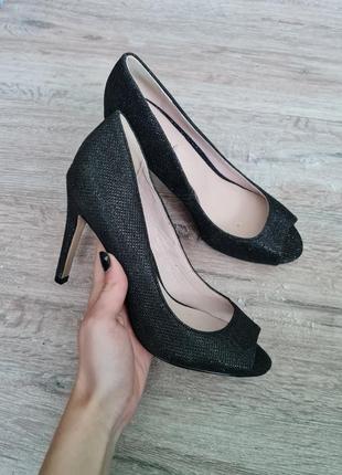 Туфлі босоніжки каблук andre босоножки