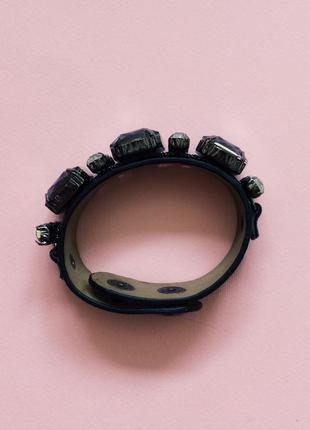 Стильный браслет zara украшенный крупными камнями на кожаном ремешке на кнопках5 фото