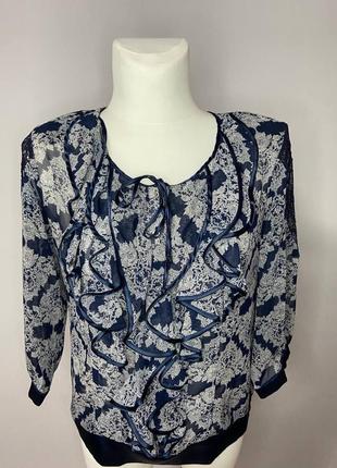 Шифонова блуза з воланами і мереживом на плечах